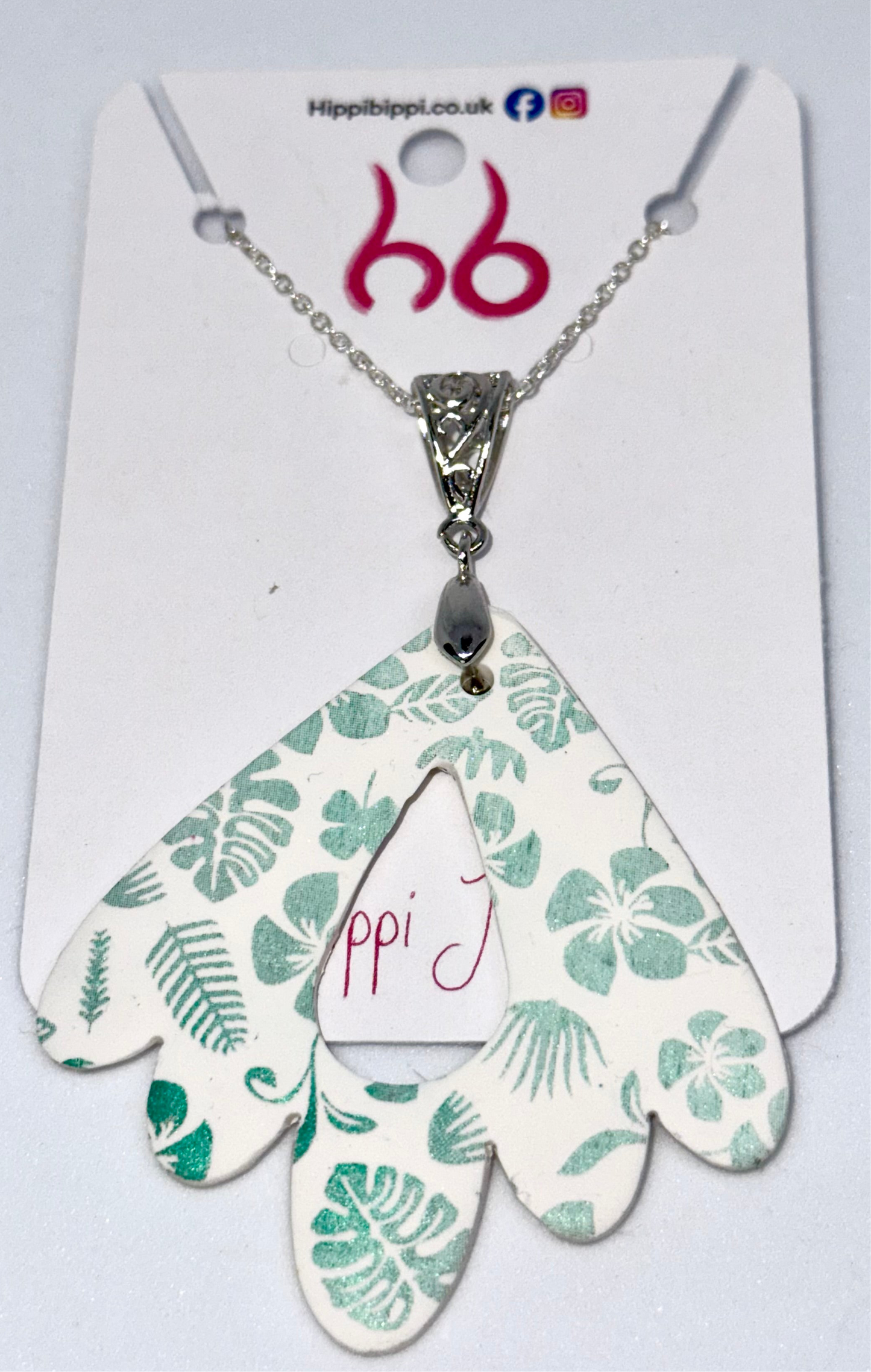 Leafkiss Pendant
