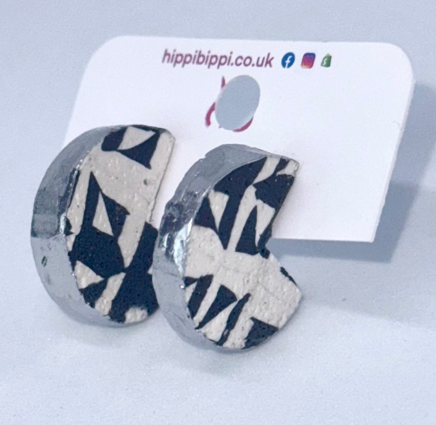 Fragment Studs – Monochrome