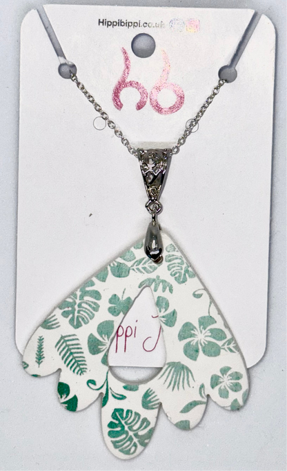 Leafkiss Pendant