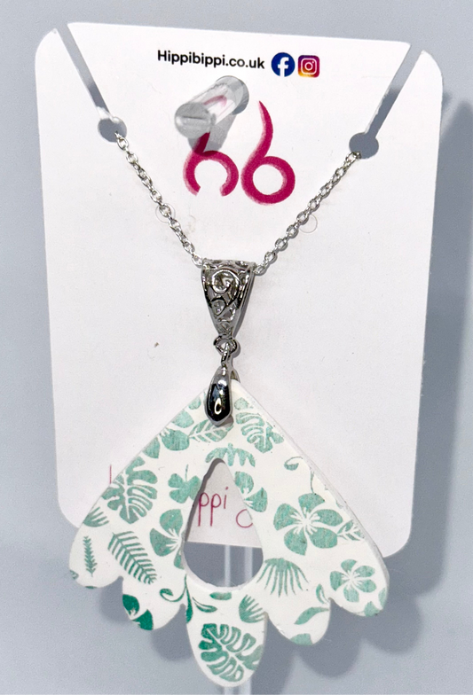 Leafkiss Pendant
