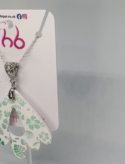 Leafkiss Pendant